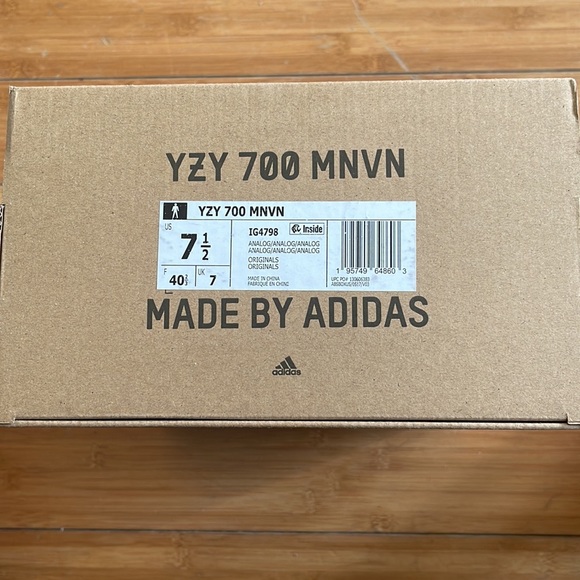 AUTHENTIC YEEZY MNVN 700, MENS 7.5. WMNS 8/8.5 NWT - Picture 12 of 15